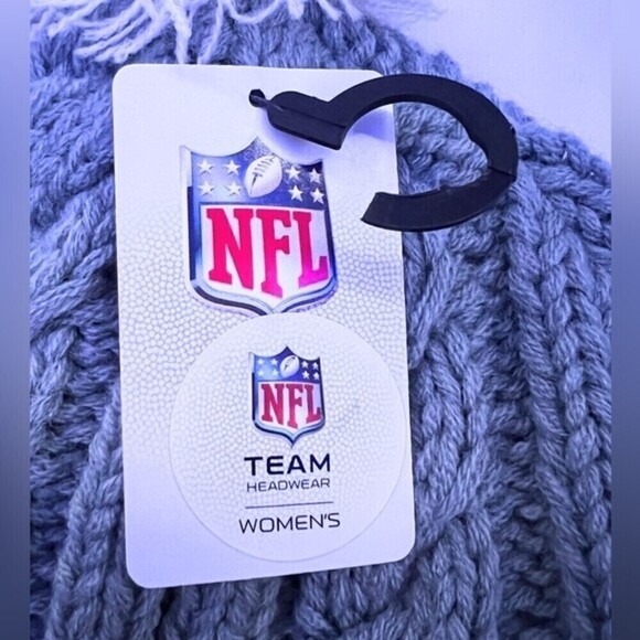 NFL Carolina Panthers women’s New Era Sport Cuffed Knit Hat Pom Football. main image 6